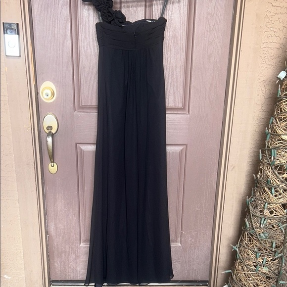 Bill Levkoff Black One-Shoulder Gown with Floral Accent - Picture 6 of 14